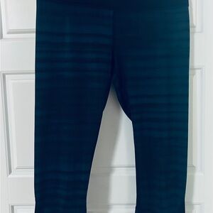 #213 Lululemon Black and Blue Striped cropped Like new condition. Size 6